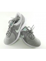 Deportivo gris NIke cordonera trasnpirable peso pluma