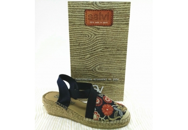 Zapatilla de yute bordada piel