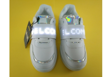 Mustang deportivo blanco y plata personalizado