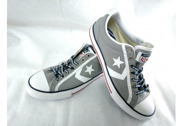 Zapatilla de lona gris converse