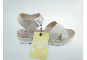 Sandalia Mustang tiras platino