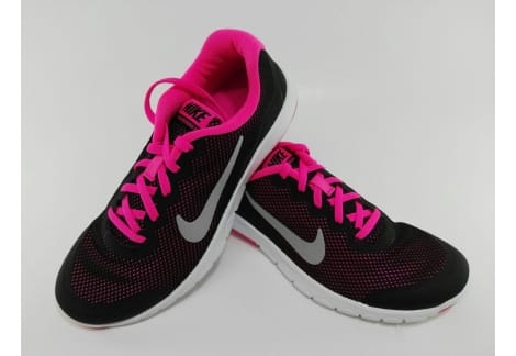 Zapatilla deportiva Nike rejilla negra/fuxia